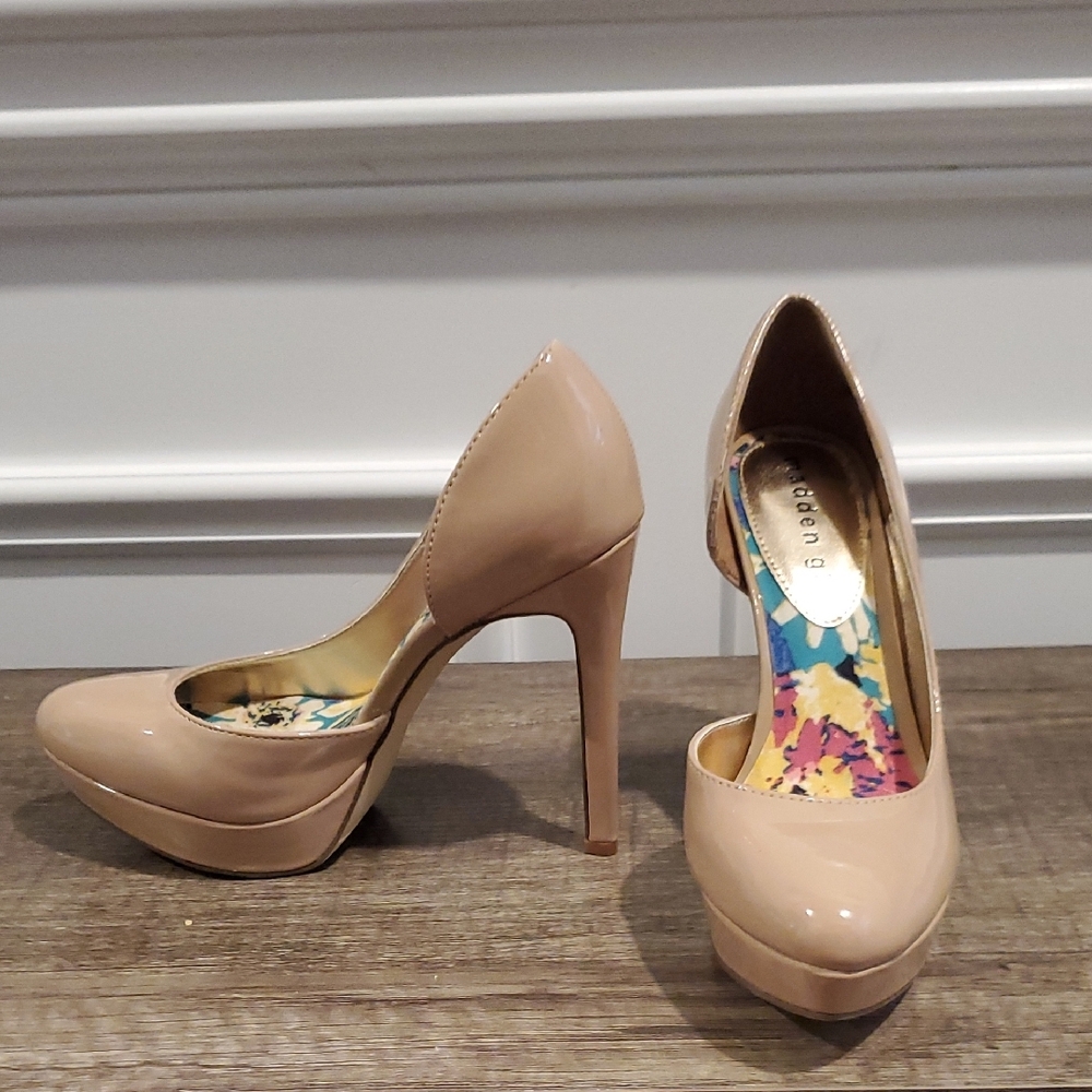 NIB! Elegant Nude Pumps